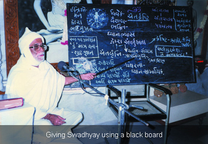 Giving Swadhyay using a black board