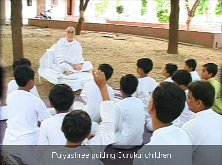 Pujyashri guiding Gurukul Children